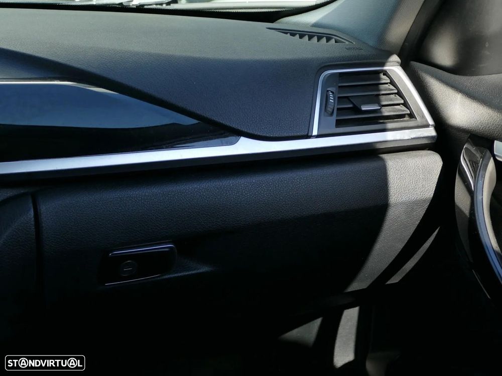 BMW 318 d Line Sport - 37