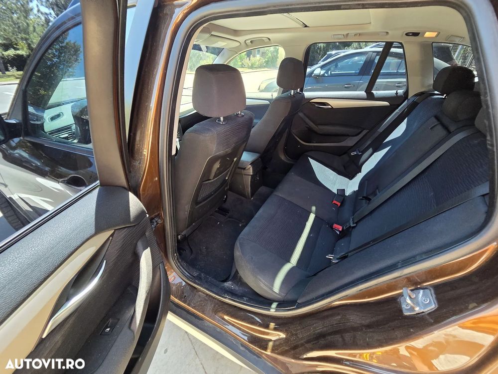 BMW X1 xDrive18d - 11