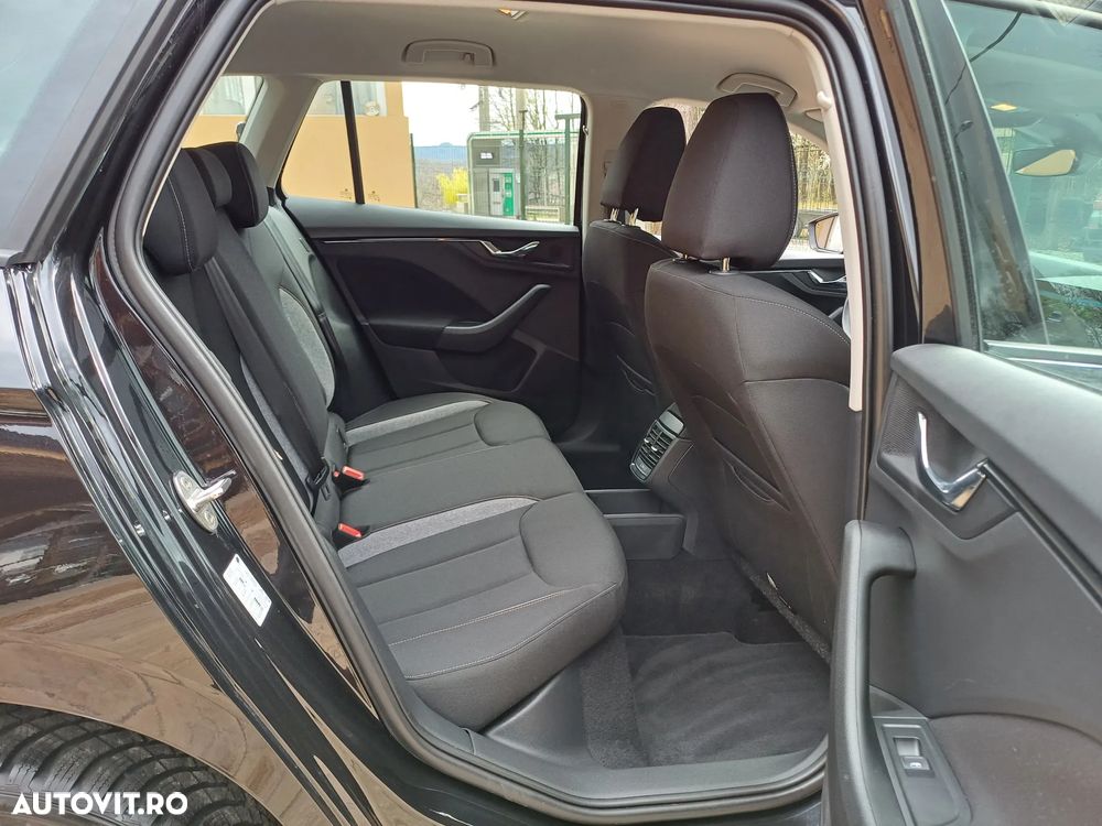 Skoda Kamiq 1.5 TSI DSG Tour - 9