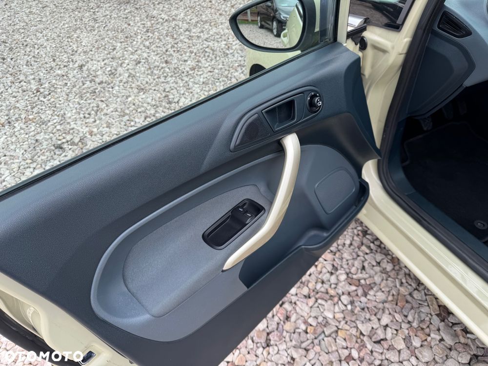 Ford Fiesta 1.4 Ghia - 21