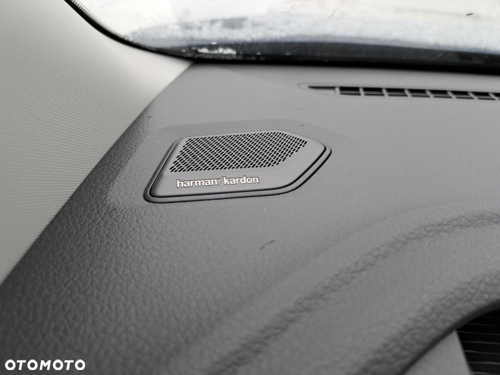 Volkswagen Nowa Caravelle Life silnik: 2,0 l TDI 150 KM / skrzynia biegów: 8-biegowa automatyczna rozstaw osi: 3500 mm   Rozsz. - 24