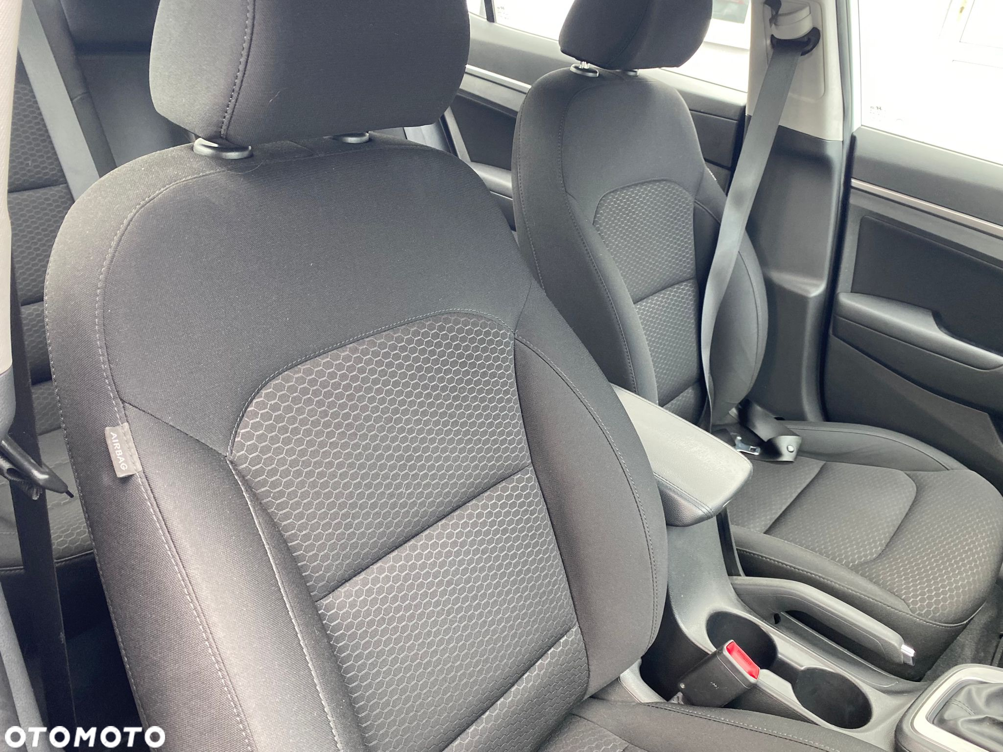 Hyundai Elantra 1.6 Comfort - 22