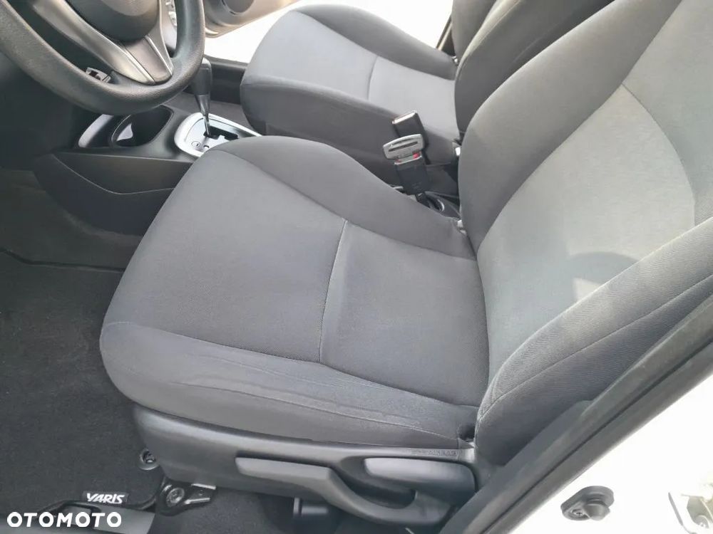 Toyota Yaris Hybrid 100 Active - 14
