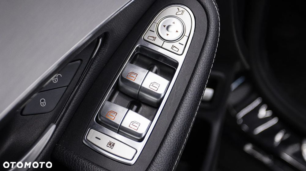 Mercedes-Benz GLC 300 e 4-Matic AMG Line - 34