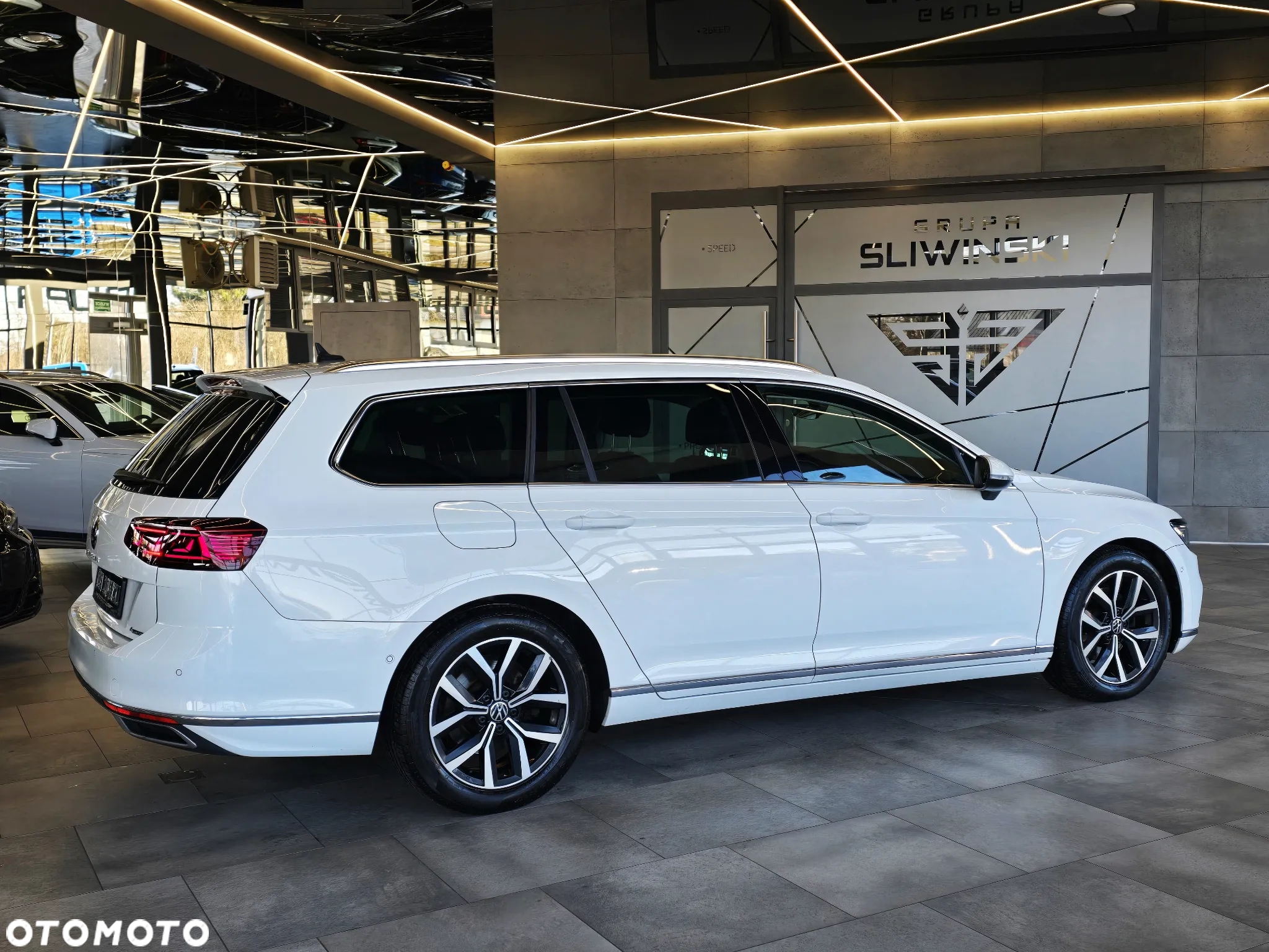 Volkswagen Passat 2.0 TDI 4Mot Elegance DSG - 9