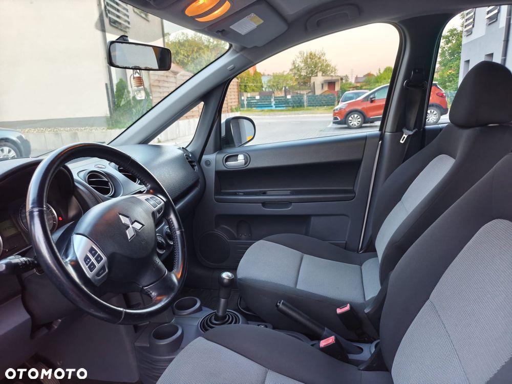 Mitsubishi Colt 1.3 Invite Edition Gold - 26