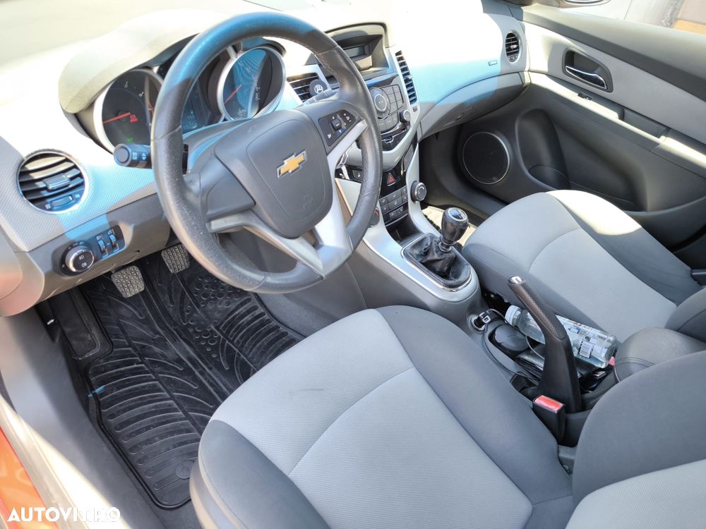 Chevrolet Cruze 1.8 Ecotec LS+ - 4