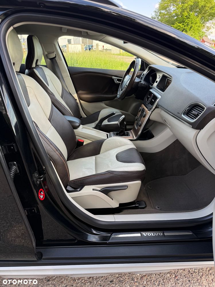 Volvo V40 Cross Country D3 Momentum - 11