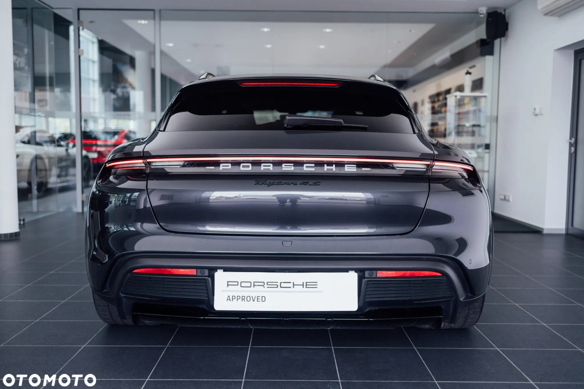 Porsche Taycan 4S Cross Turismo - 11