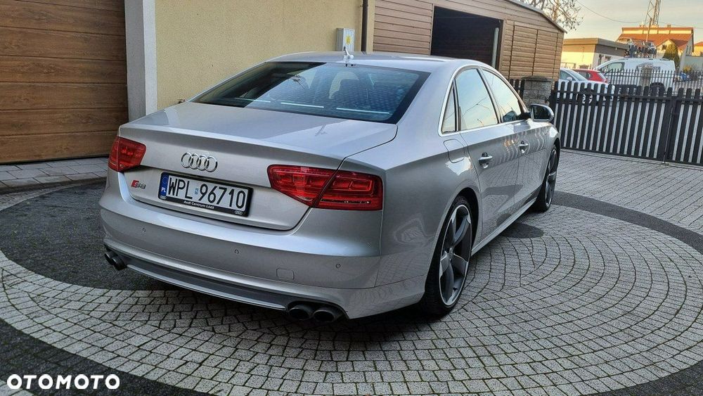 Audi S8 - 8