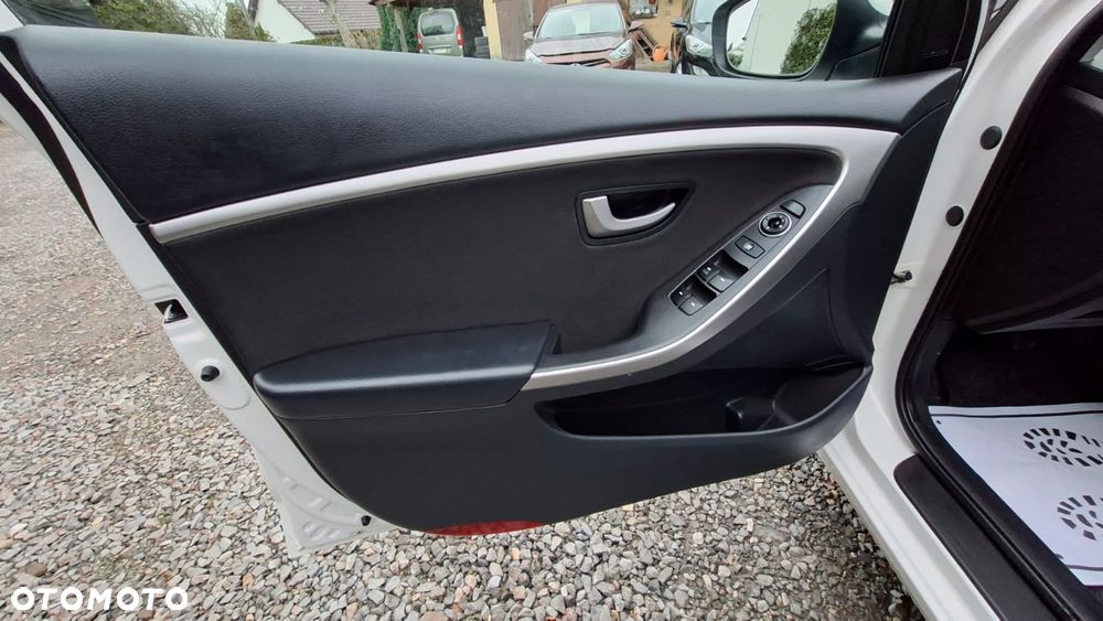 Hyundai i30 1.4 Fifa World Cup Edition - 10