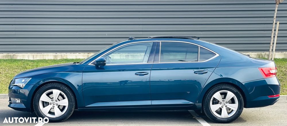 Skoda Superb 2.0 TDI DSG Premium Edition - 9