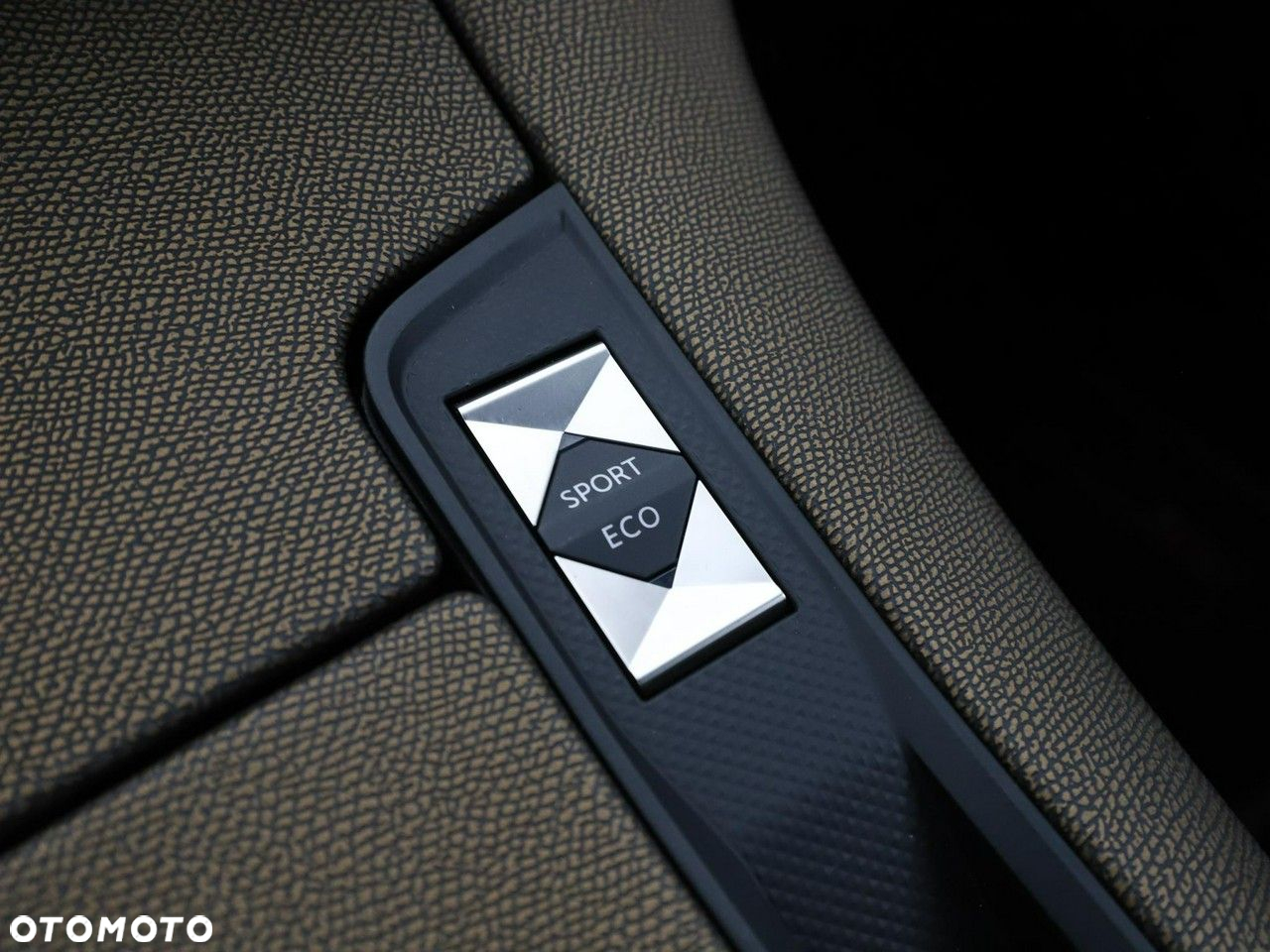 DS Automobiles DS 7 Crossback 1.6 PureTech So Chic - 27