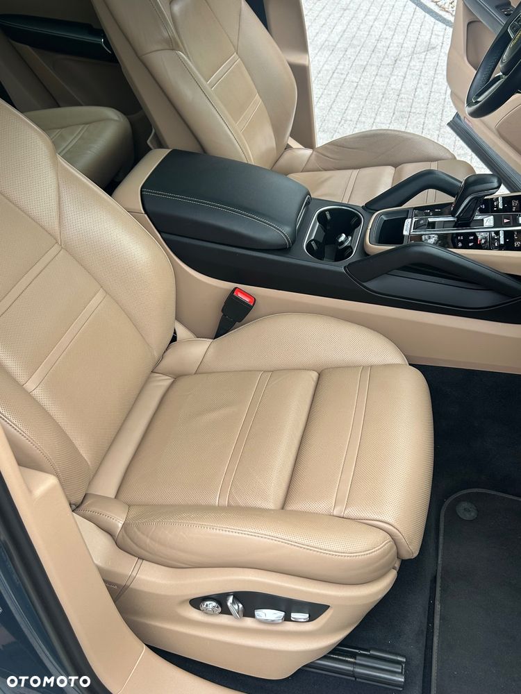 Porsche Cayenne S - 23