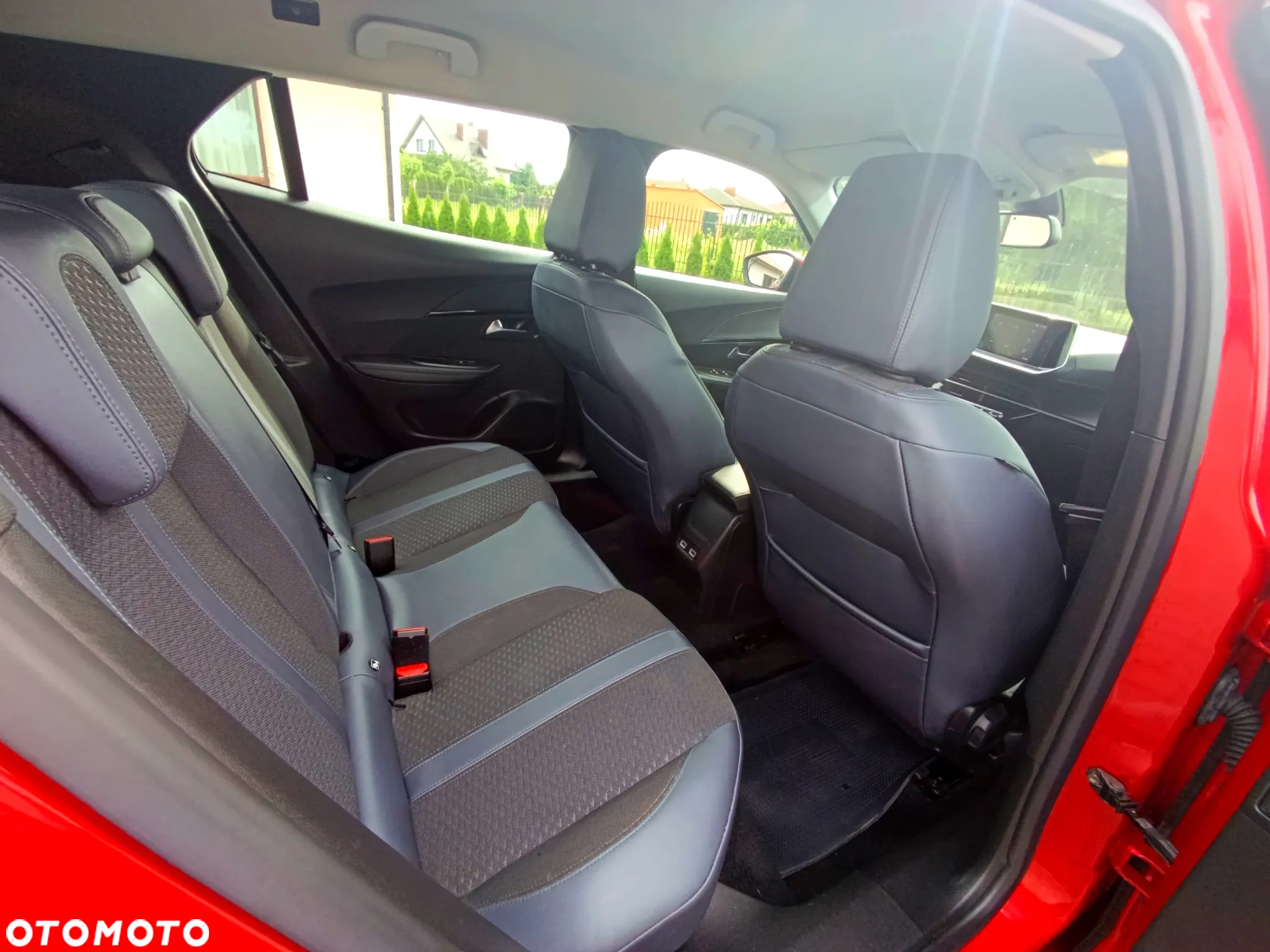 Peugeot 2008 BlueHDi 130 Allure S&S EAT8 - 15
