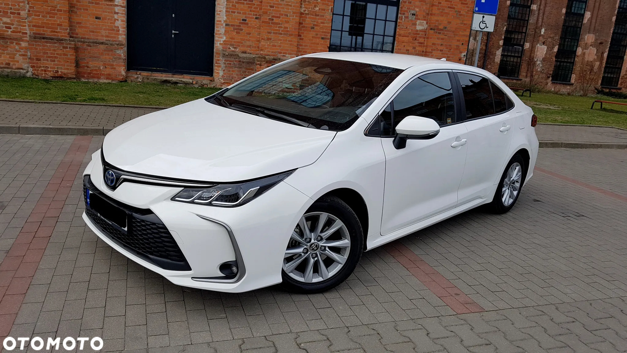 Toyota Corolla 1.8 Hybrid Comfort - 27