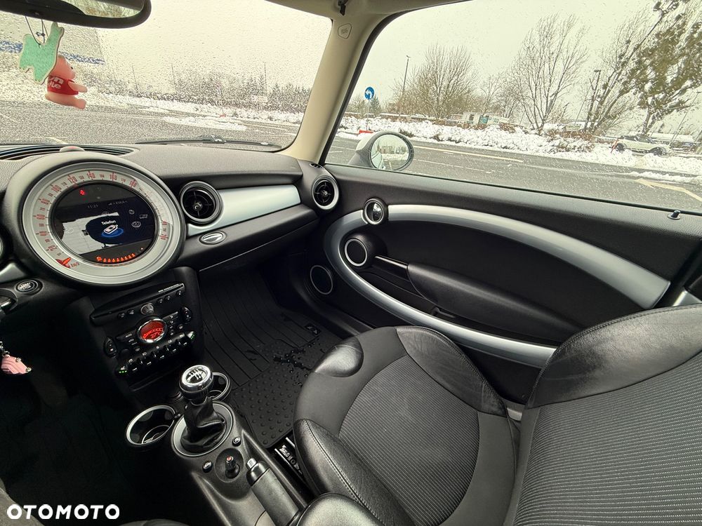 MINI Cooper Standard - 24