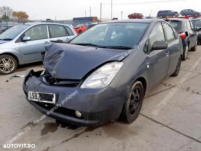 Dezmembrez Toyota Prius 2 hybrid - 1