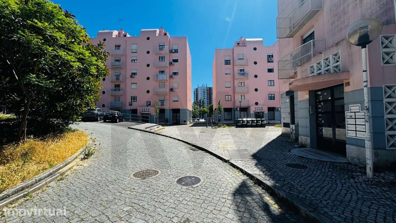 Excelente Oportunidade T3 com Elevador em Lisboa – Rua Carlos George - Grande imagem: 2/4