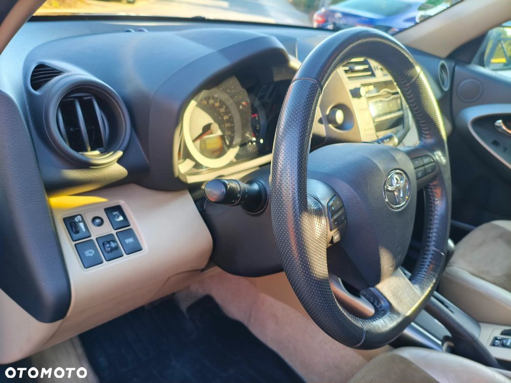 Toyota RAV4 - 24