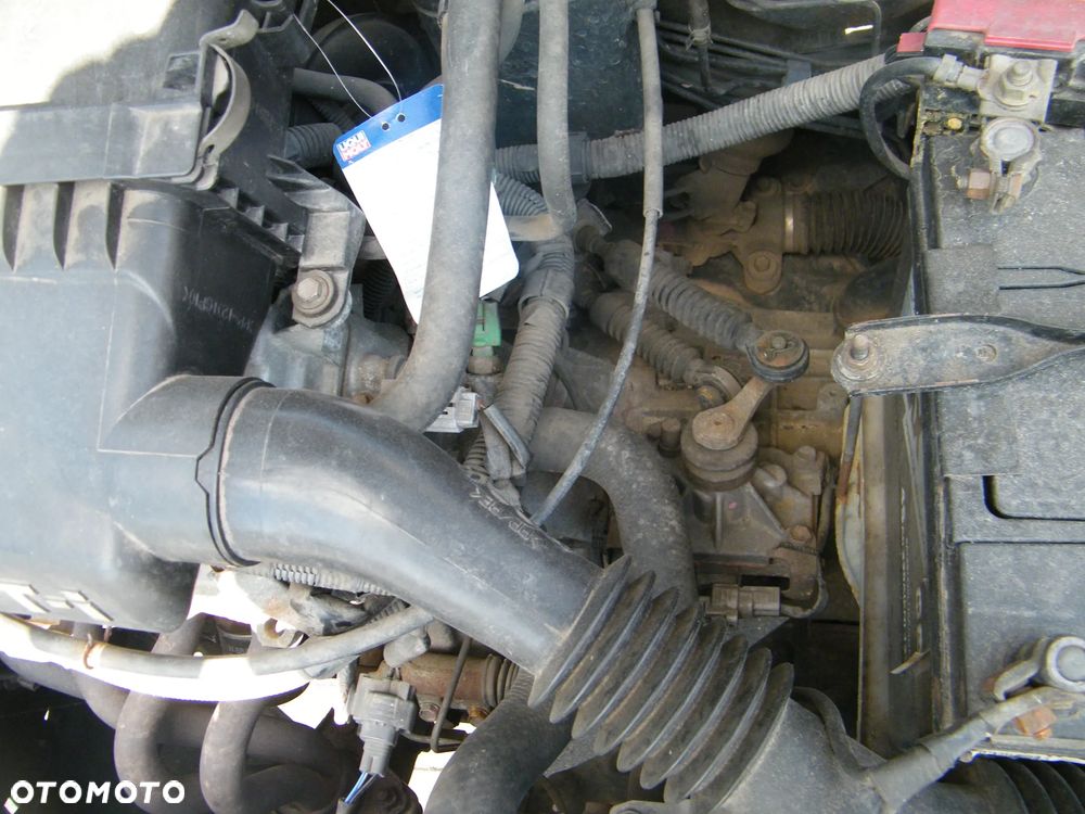 Toyota Yaris I (99-03r.) 1.0 B 68KM. Silnik 1SZ-FE Skrzynia MTM 5F lakier 199. Cały na części. GWARANCJA !!!  Przód Tył Zestaw Komplet Drzwi Klapa Zderzak Błotnik Maska Grill Atrapa Szyba Pas Lampa Lusterko Boczki Fotel Kanapa Kokpit Deska Rozdzielcza Przełącznik Włącznik Sterownik Przewody Wiązka Instalacja Moduł Komputer Czujnik Listwa Pompa Alternator Wtryski Głowica Rozrusznik Kompresor Sprzęgło Dwumas Silnik Skrzynia ABS Klimatyzacji Paliwa Wspomagania Kolektor Turbina Przepustnica Zawór Chłodnica Koło Hak Belka Sanki Zawieszenie Mcpherson Półoś Amortyzator Wydech Tłumik Zacisk Most - 14