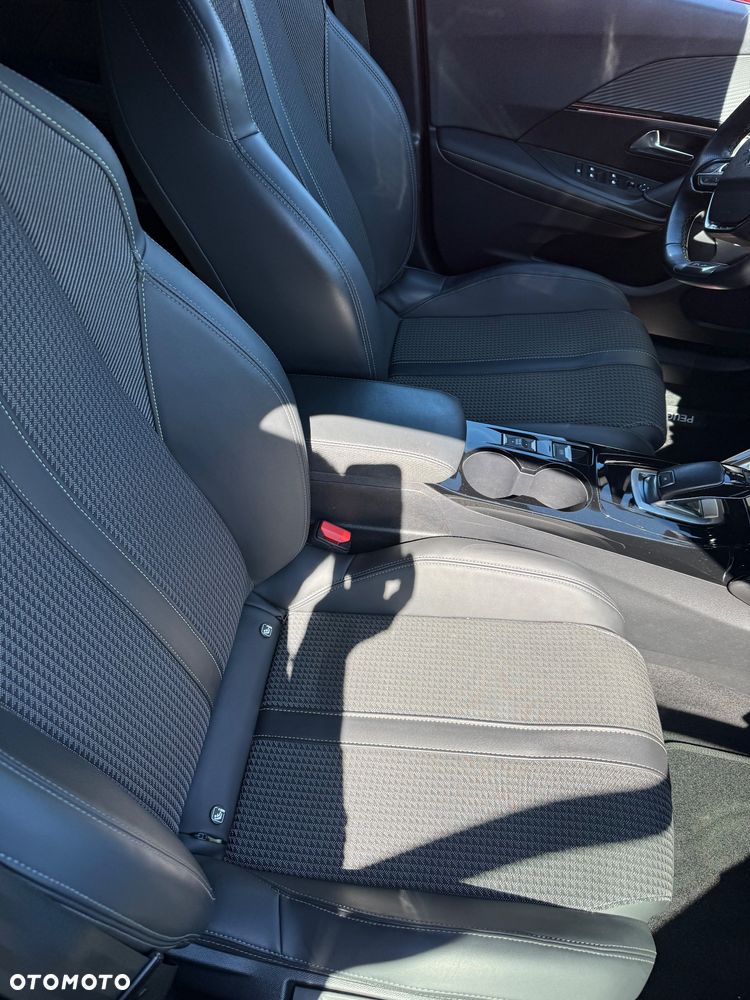 Peugeot 2008 PureTech 130 EAT8 GT Exclusive - 9