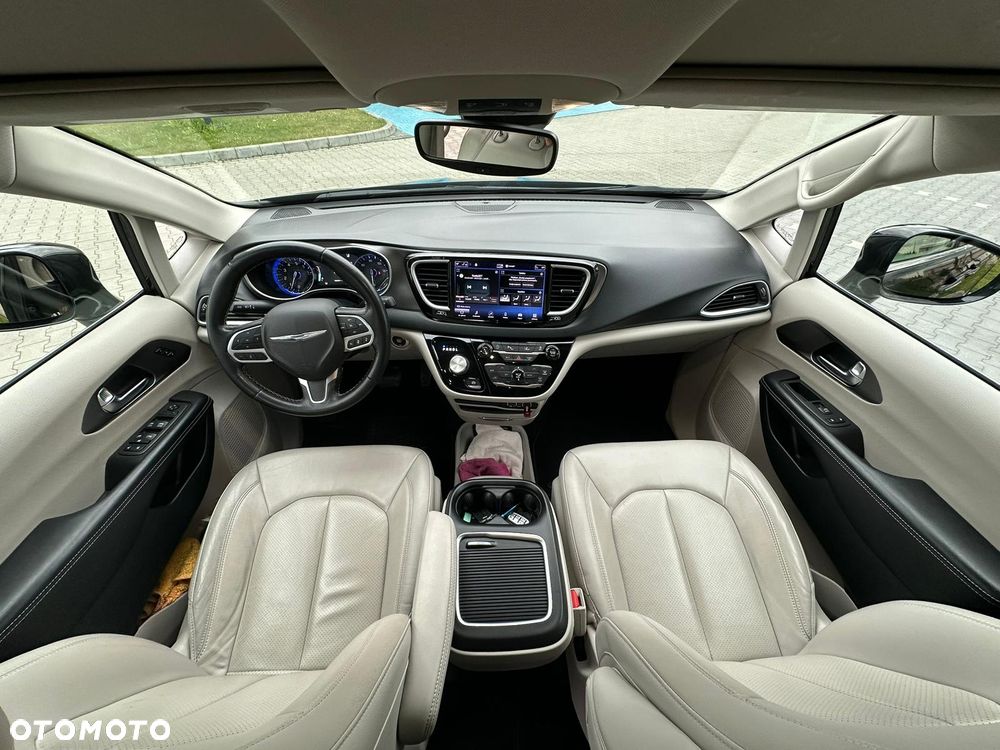 Chrysler Pacifica - 17