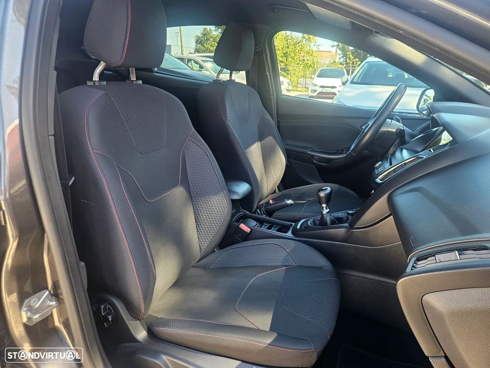 Ford Focus 1.0 EcoBoost ST-Line - 31