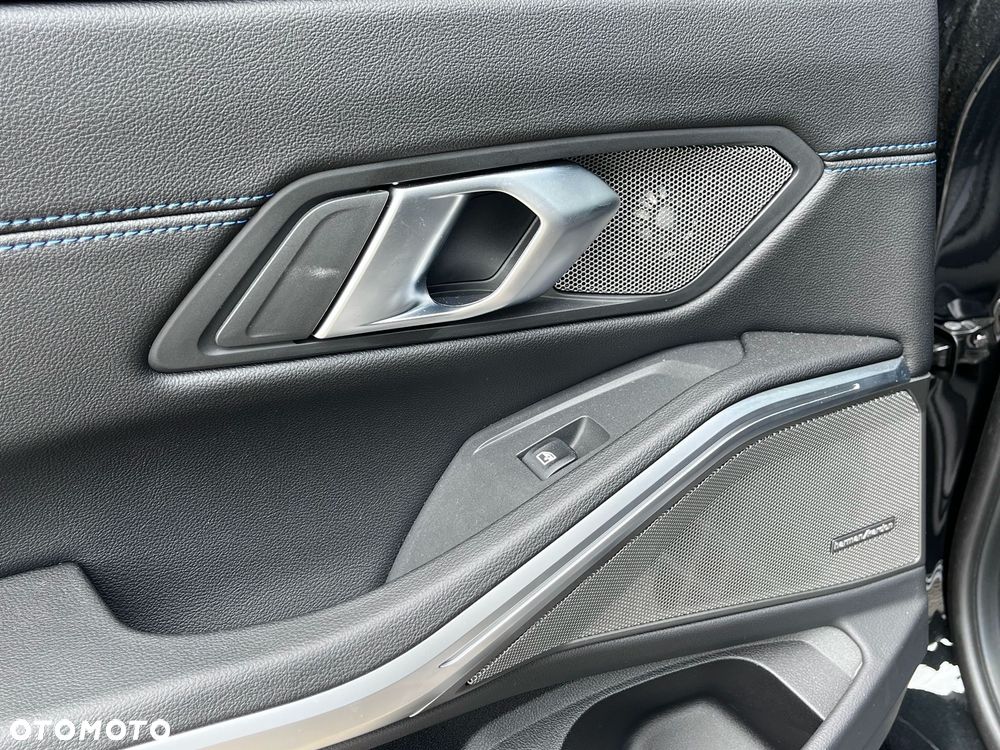 BMW Seria 3 320d xDrive mHEV - 29
