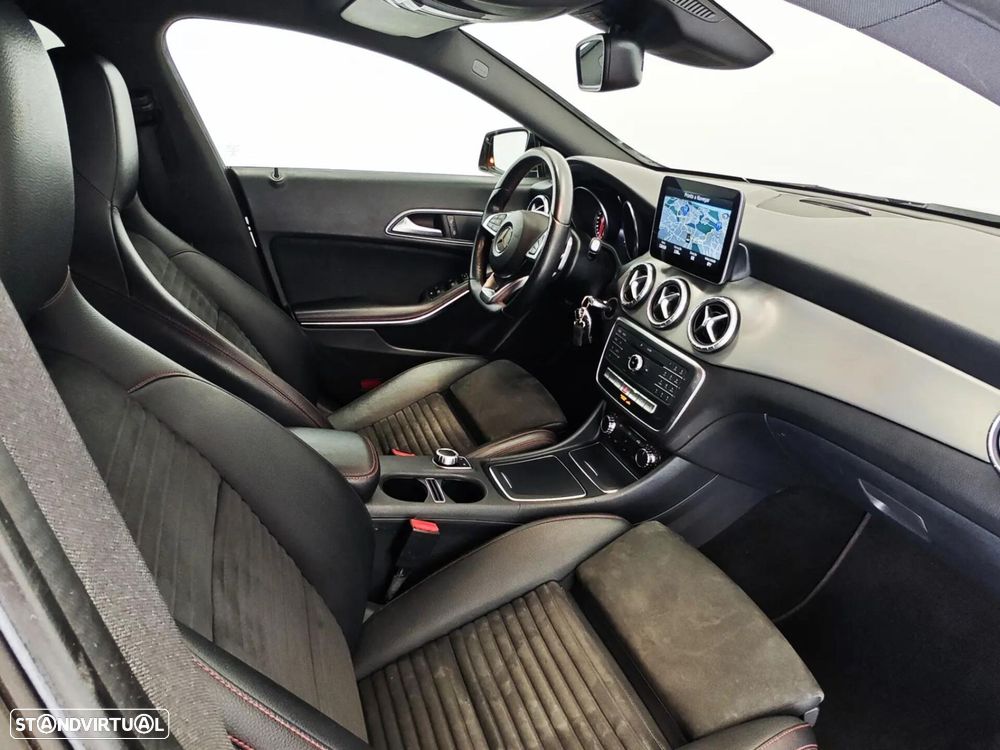 Mercedes-Benz CLA 180 7G-DCT AMG Line - 53
