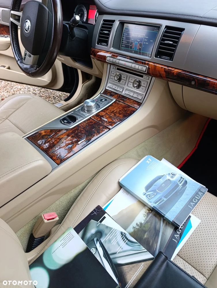 Jaguar XF 3.0 V6 Luxury - 19