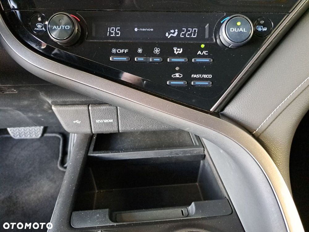 Toyota Camry 2.5 Hybrid Prestige CVT - 28