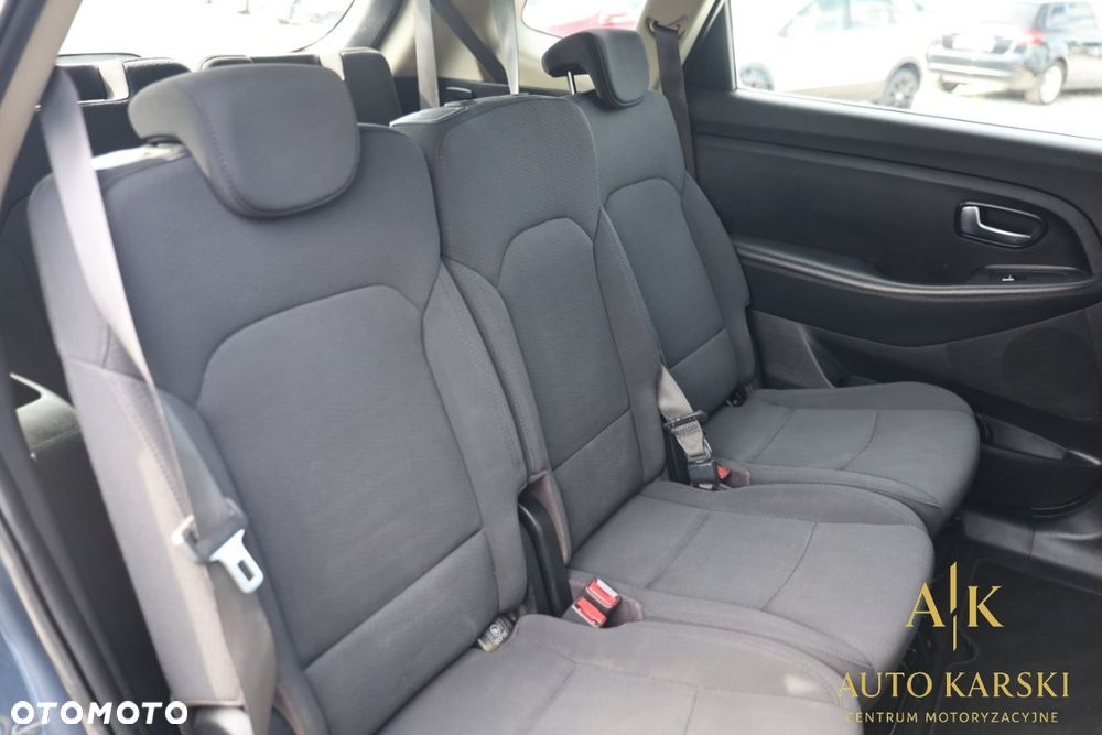 Kia Carens - 38