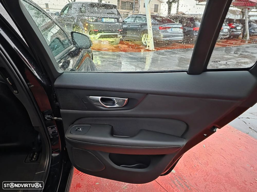 Volvo V60 2.0 D3 Momentum Geartronic - 12