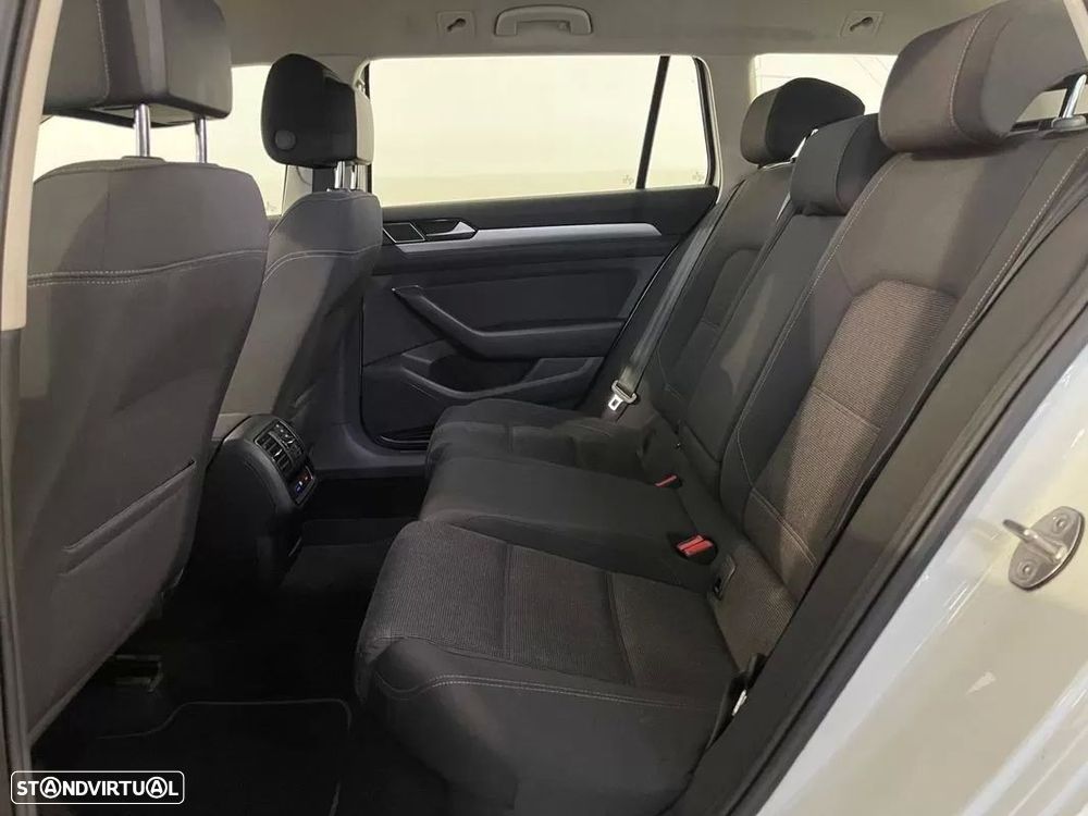 VW Passat Variant 2.0 TDI Elegance DSG - 12