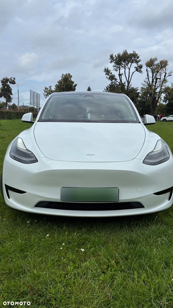 Tesla Model Y - 2