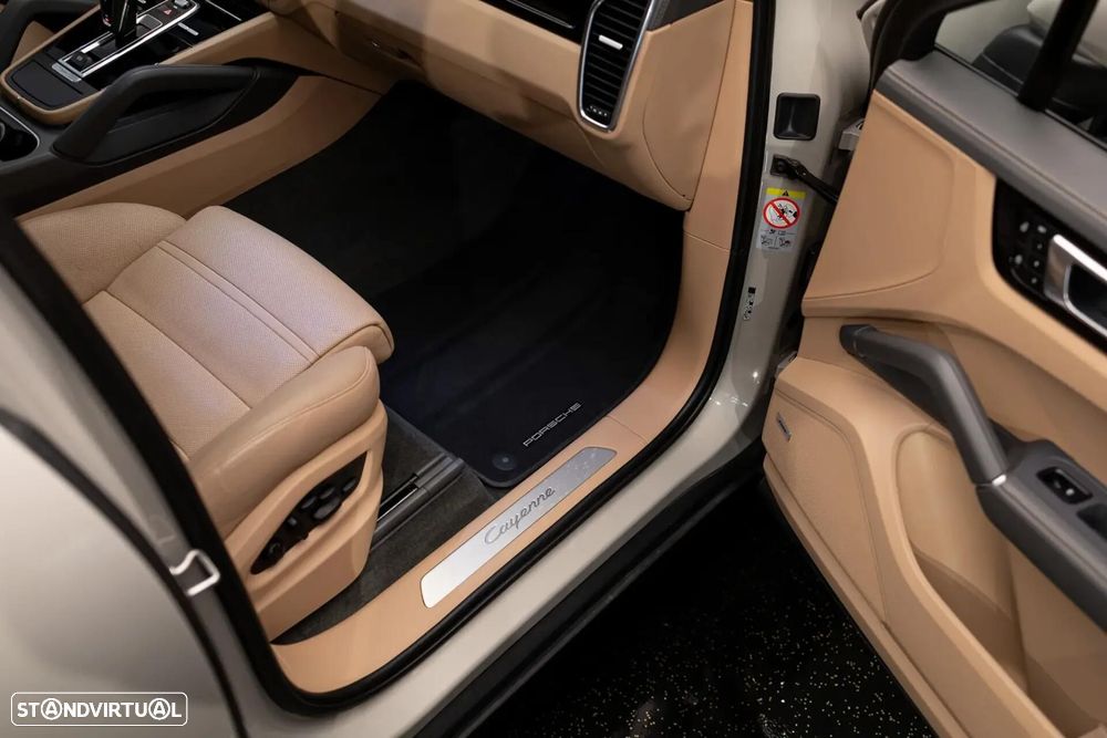Porsche Cayenne Coupé E-Hybrid - 11