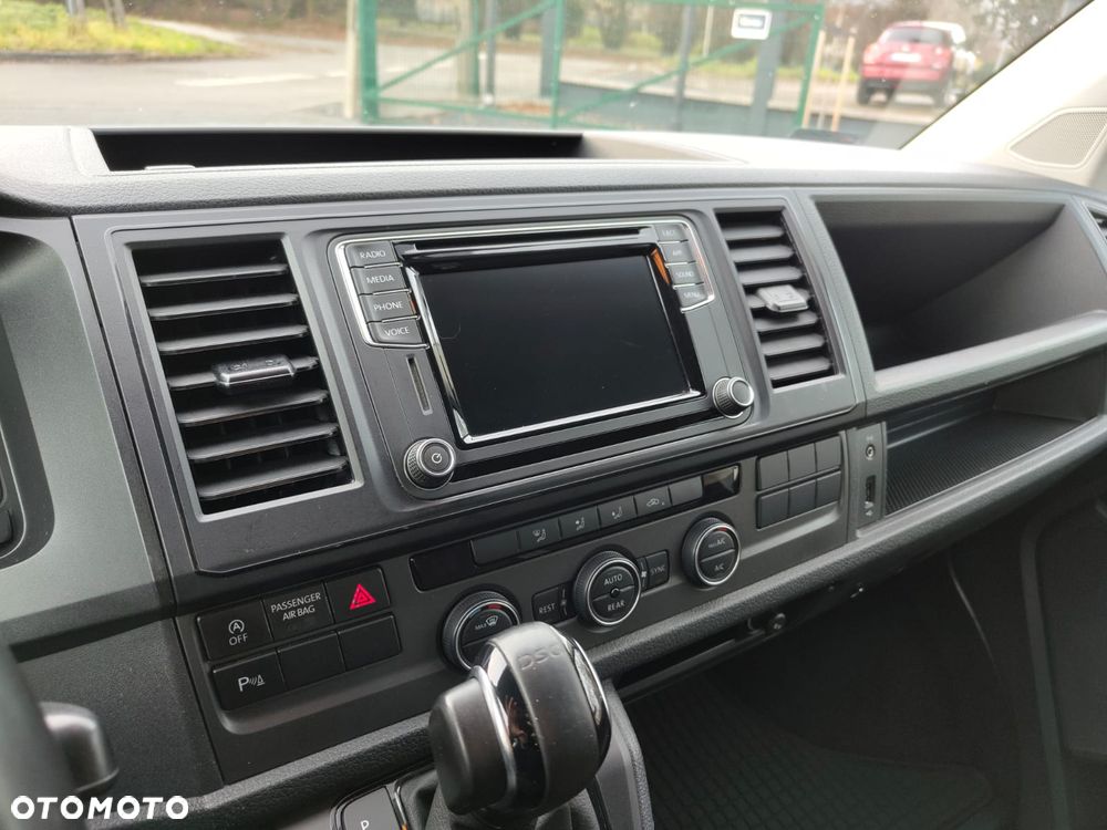 Volkswagen Caravelle - 7