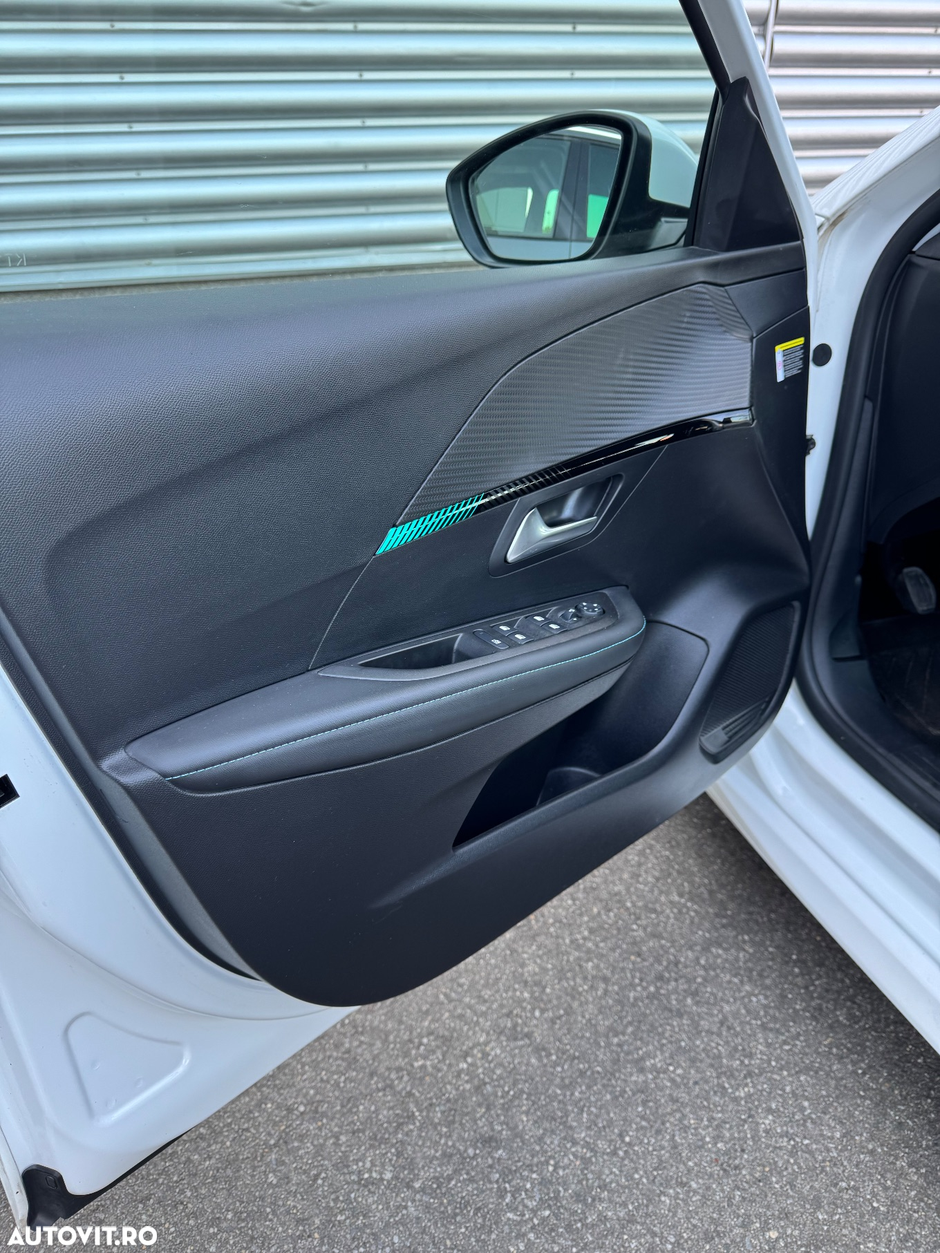 Peugeot 208 1.2 L PureTech STT Allure - 8