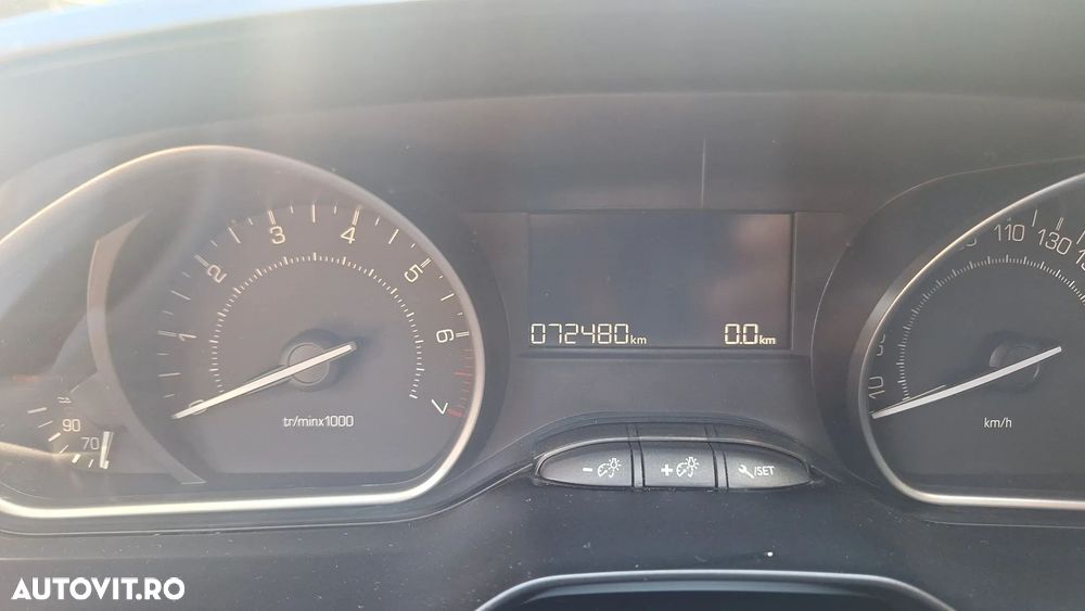 Peugeot 208 1.2 L PureTech Active - 12