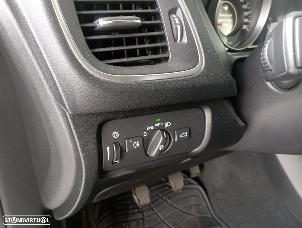 Volvo V40 2.0 D2 Momentum - 11