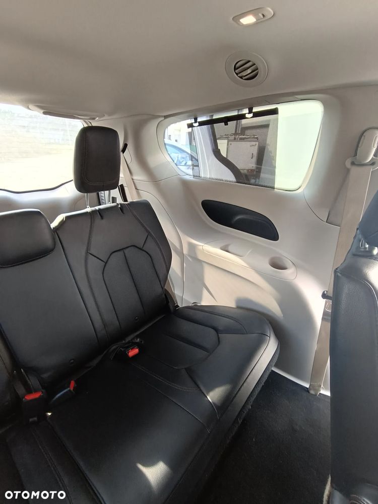 Chrysler Pacifica - 15