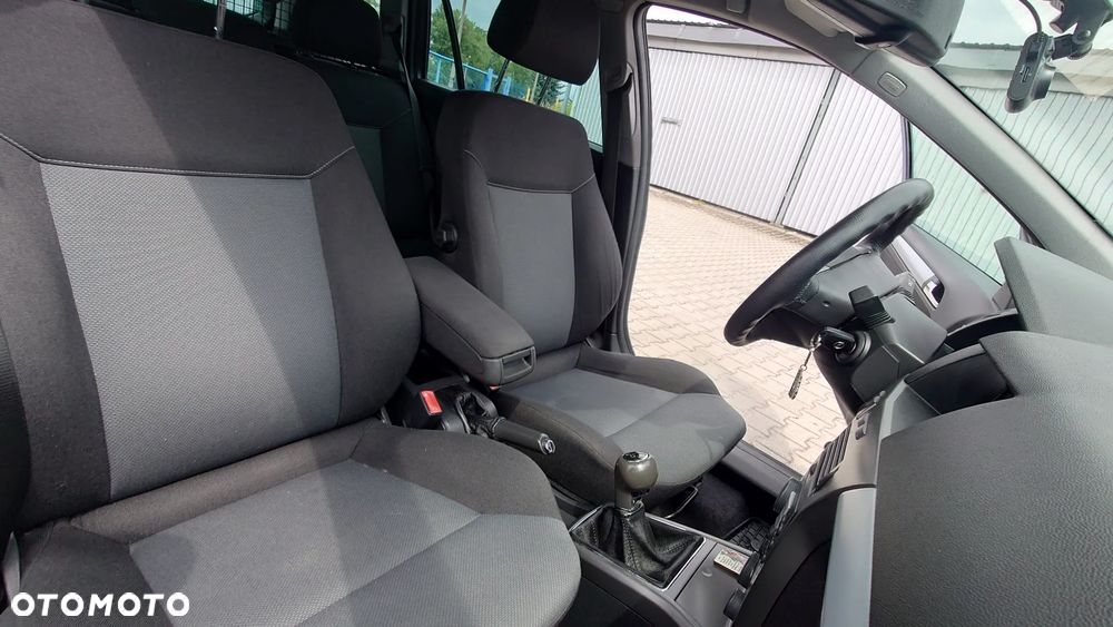 Opel Astra 1.6 Sport - 26
