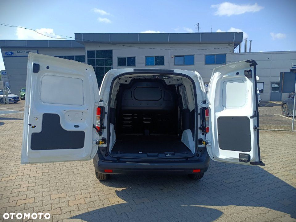 Ford Transit Courier - 12