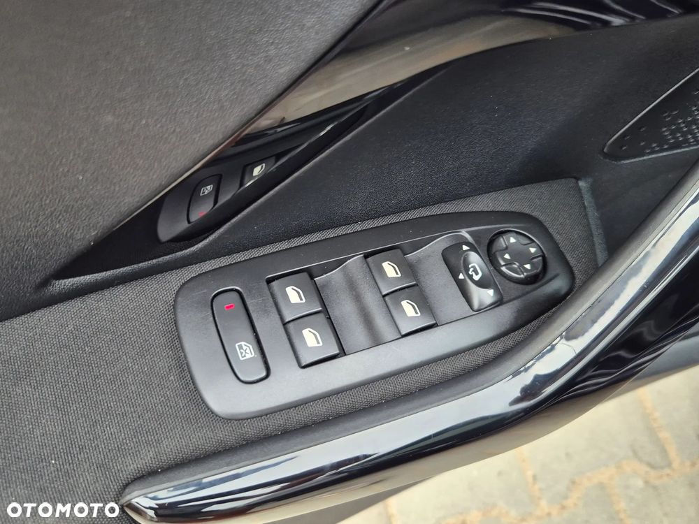 Peugeot 208 BlueHDi 100 Allure - 9