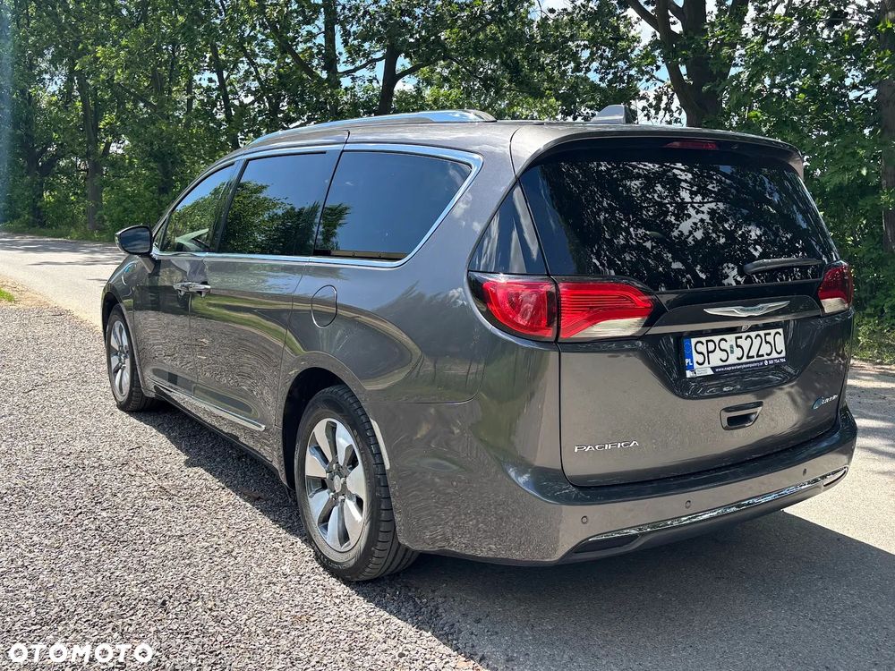 Chrysler Pacifica - 12
