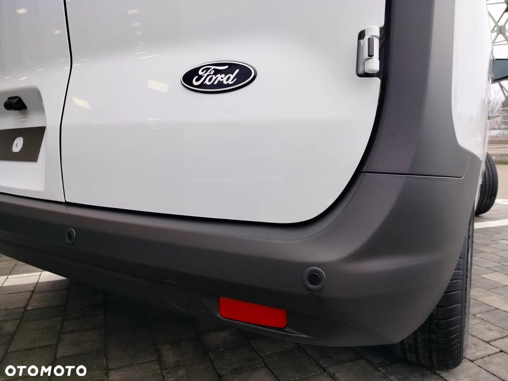 Ford Transit Courier - 20