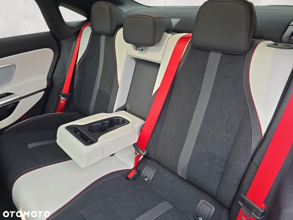 Mercedes-Benz CLA - 13