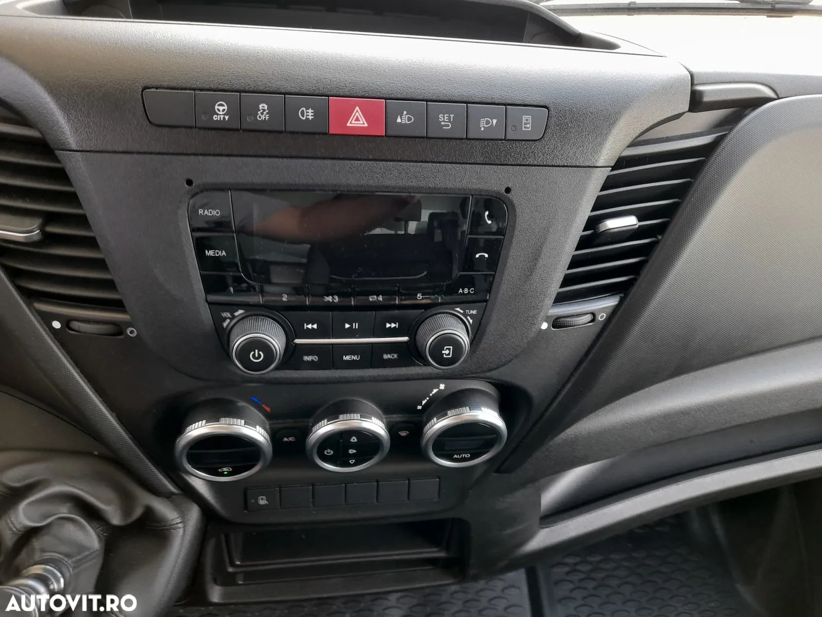 Iveco Daily 35C16H3.0 BOX+LIFT - 15