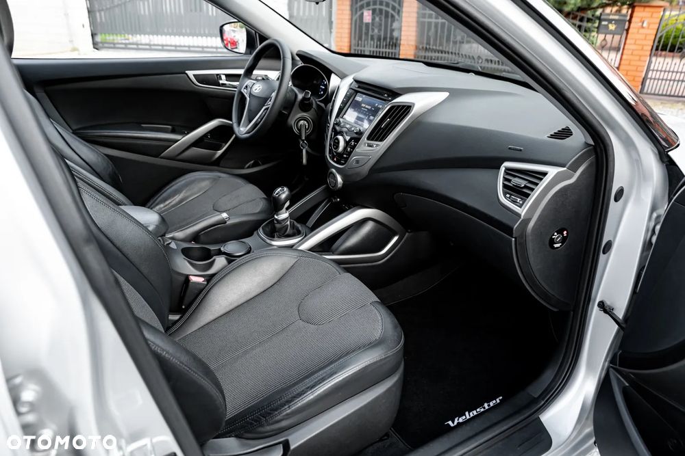 Hyundai Veloster 1.6 Premium - 25
